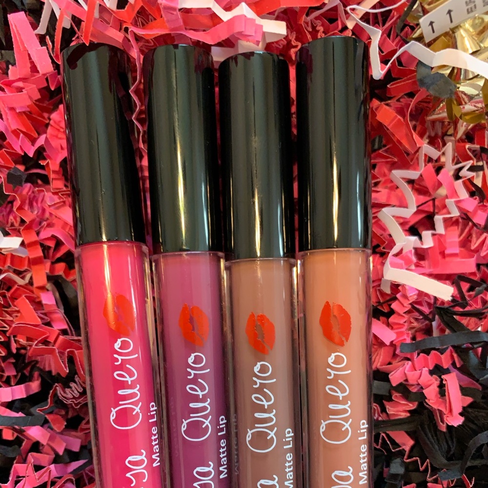 Long lasting matte lipsticks